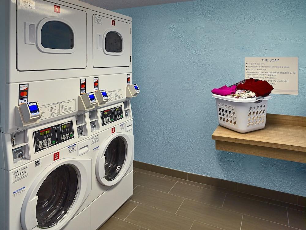Sonesta Simply Suites Cleveland Airport Middleburg Heights Esterno foto