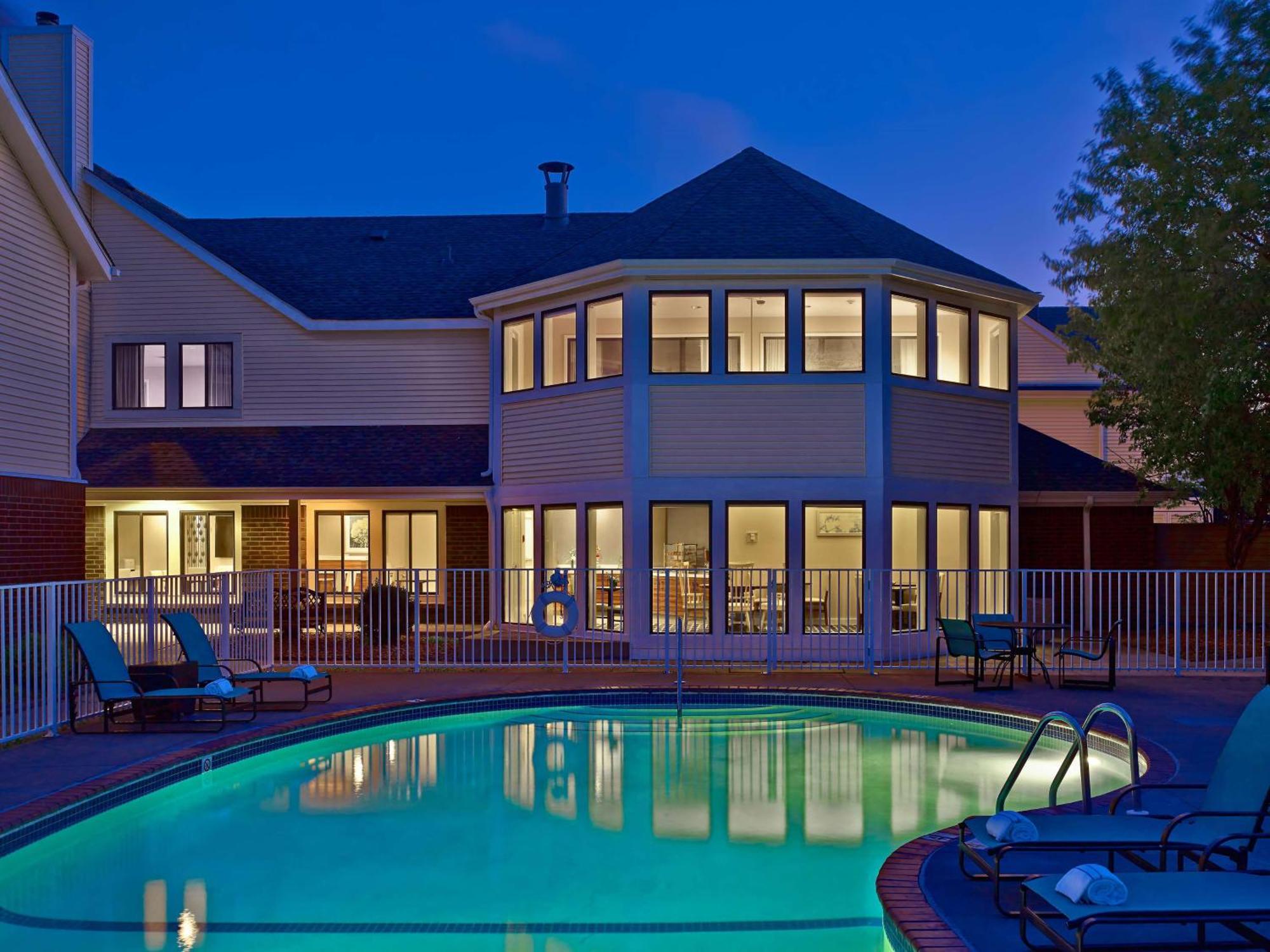 Sonesta Simply Suites Cleveland Airport Middleburg Heights Esterno foto