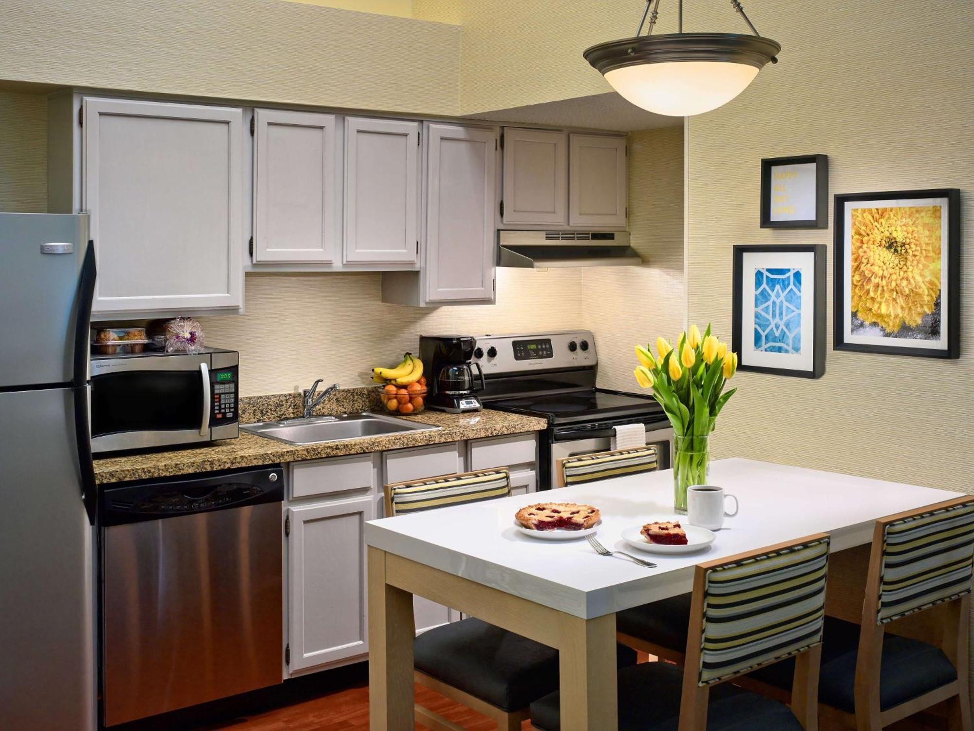 Sonesta Simply Suites Cleveland Airport Middleburg Heights Esterno foto