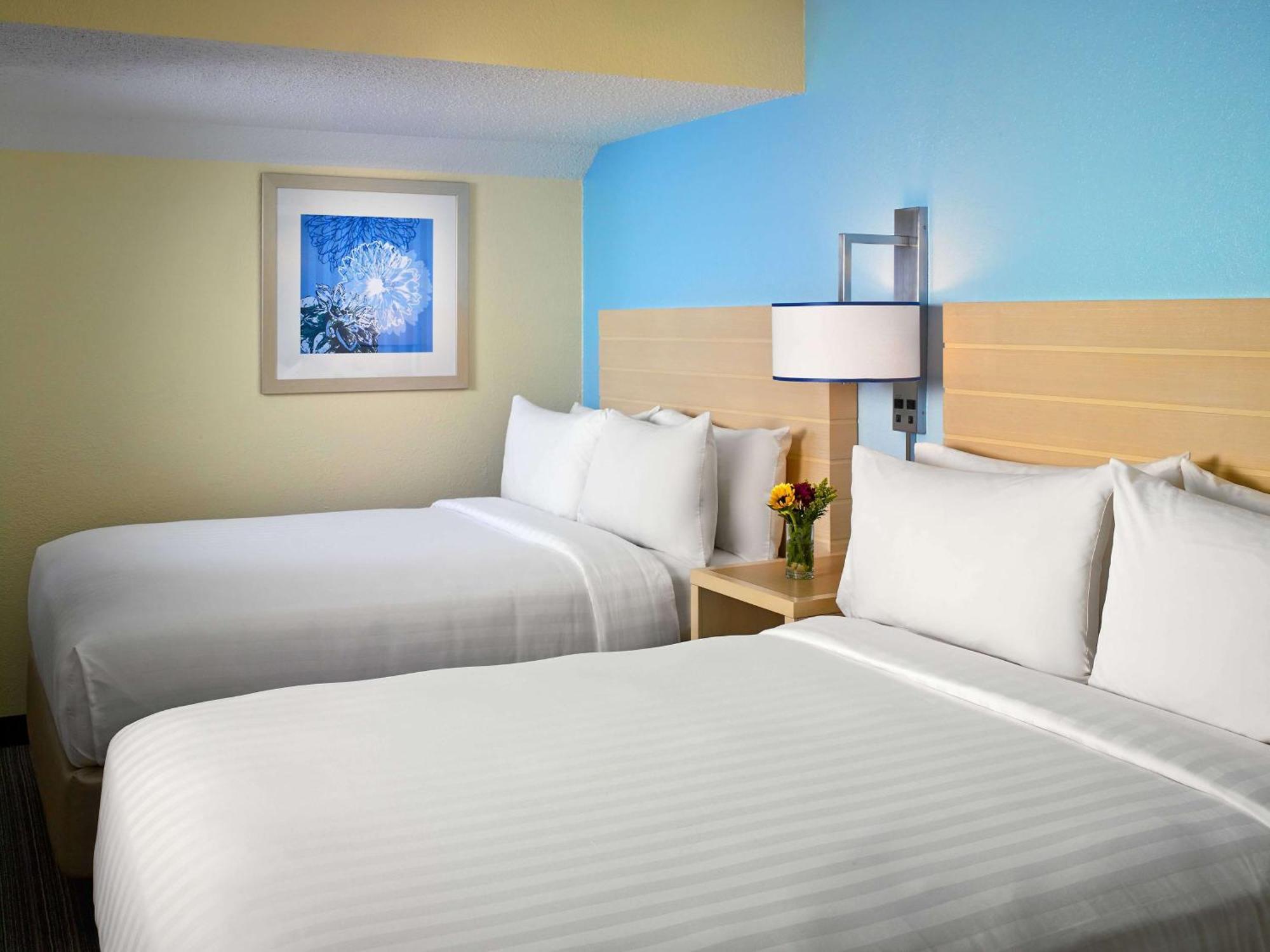 Sonesta Simply Suites Cleveland Airport Middleburg Heights Esterno foto