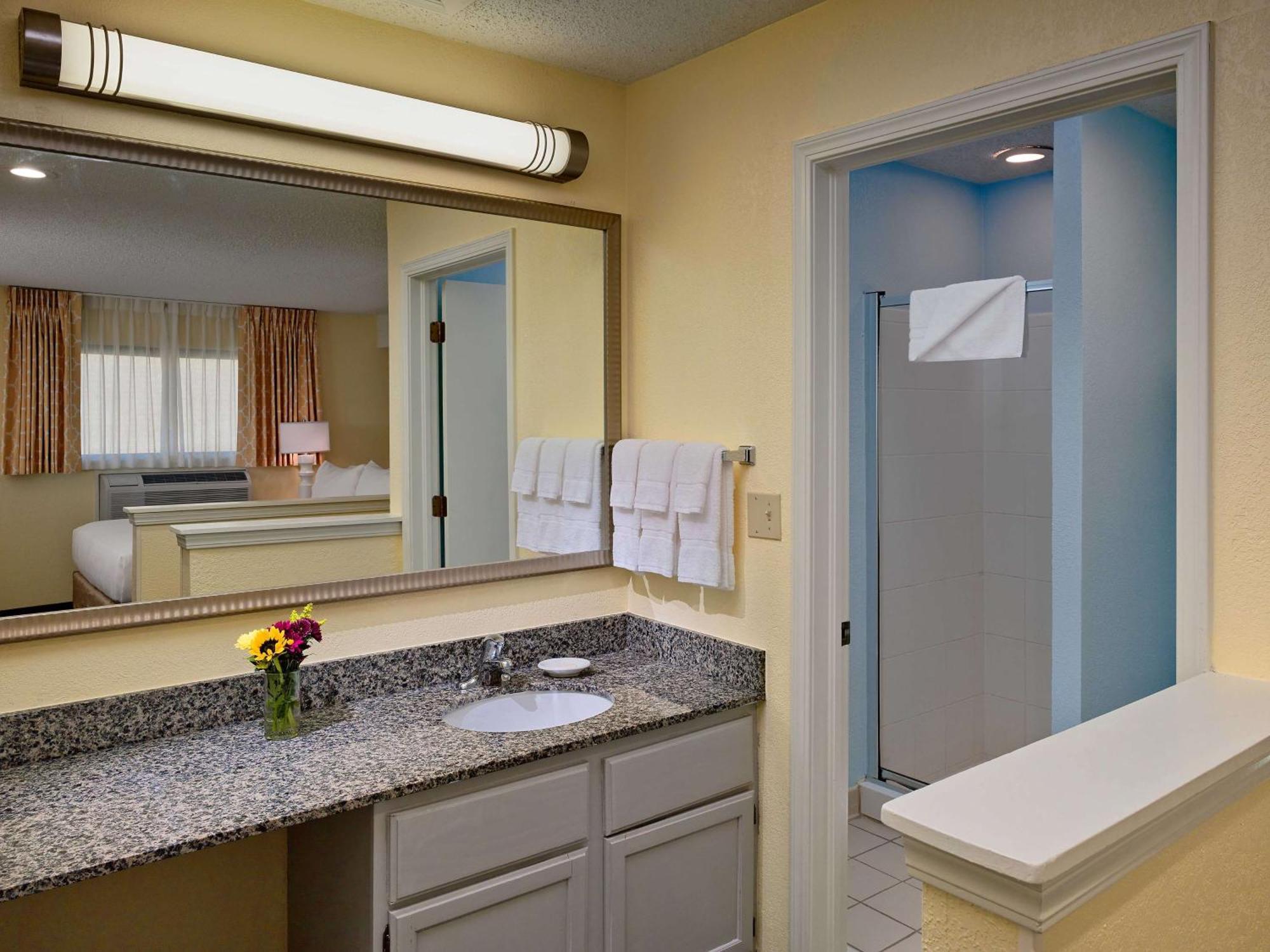 Sonesta Simply Suites Cleveland Airport Middleburg Heights Esterno foto