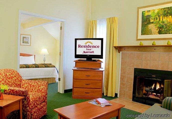 Sonesta Simply Suites Cleveland Airport Middleburg Heights Esterno foto