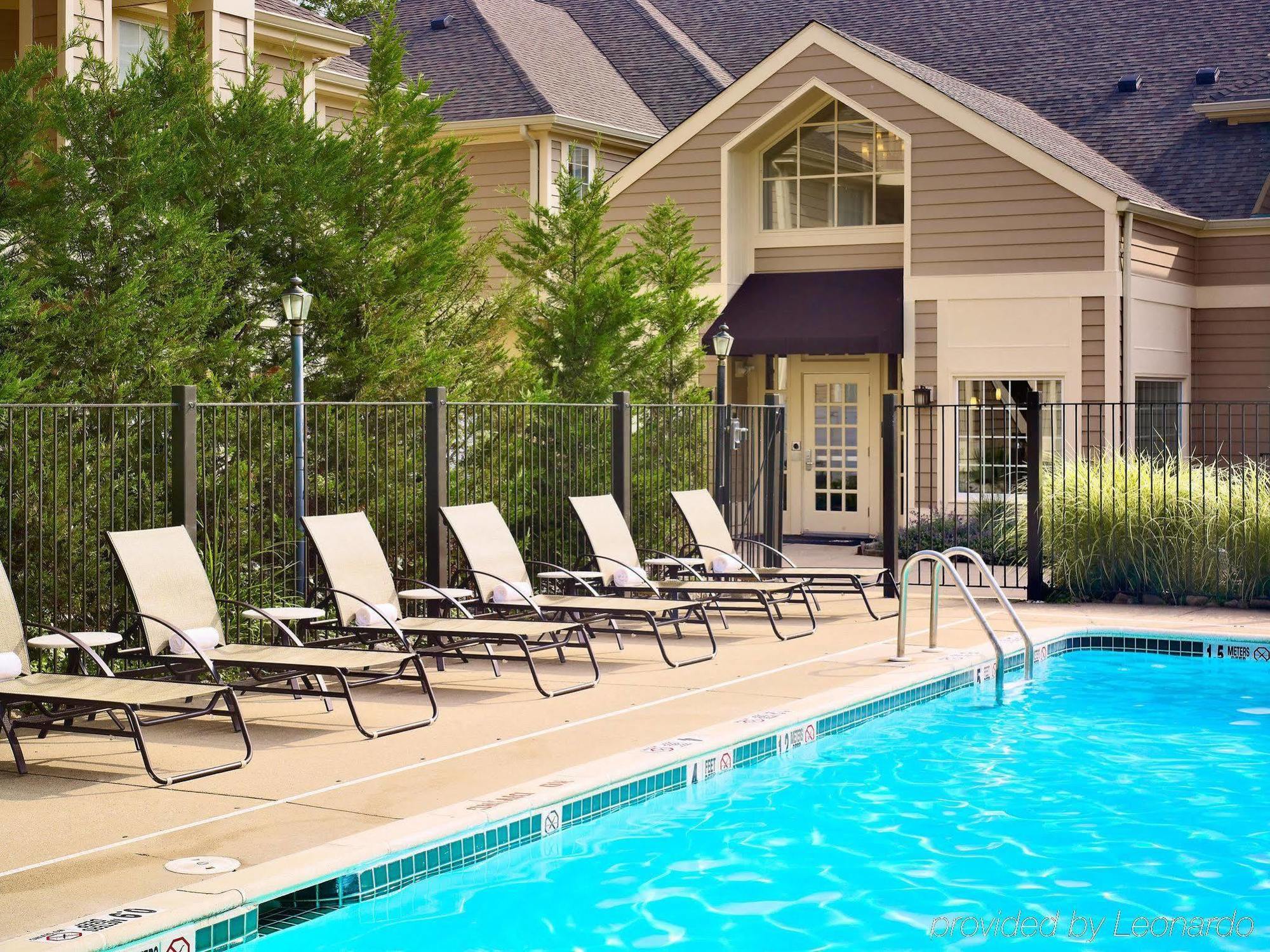 Sonesta Simply Suites Cleveland Airport Middleburg Heights Esterno foto