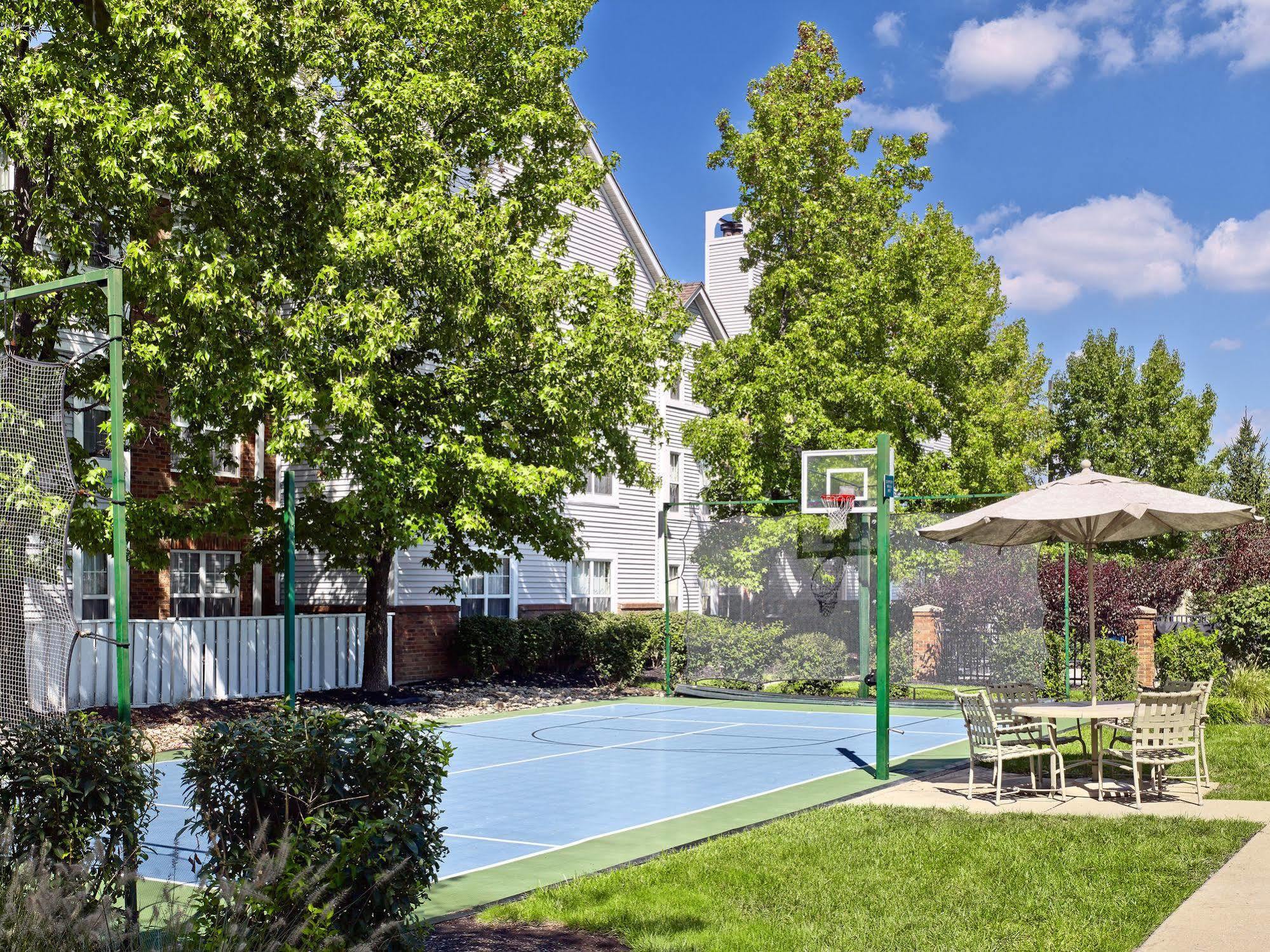 Sonesta Simply Suites Cleveland Airport Middleburg Heights Esterno foto