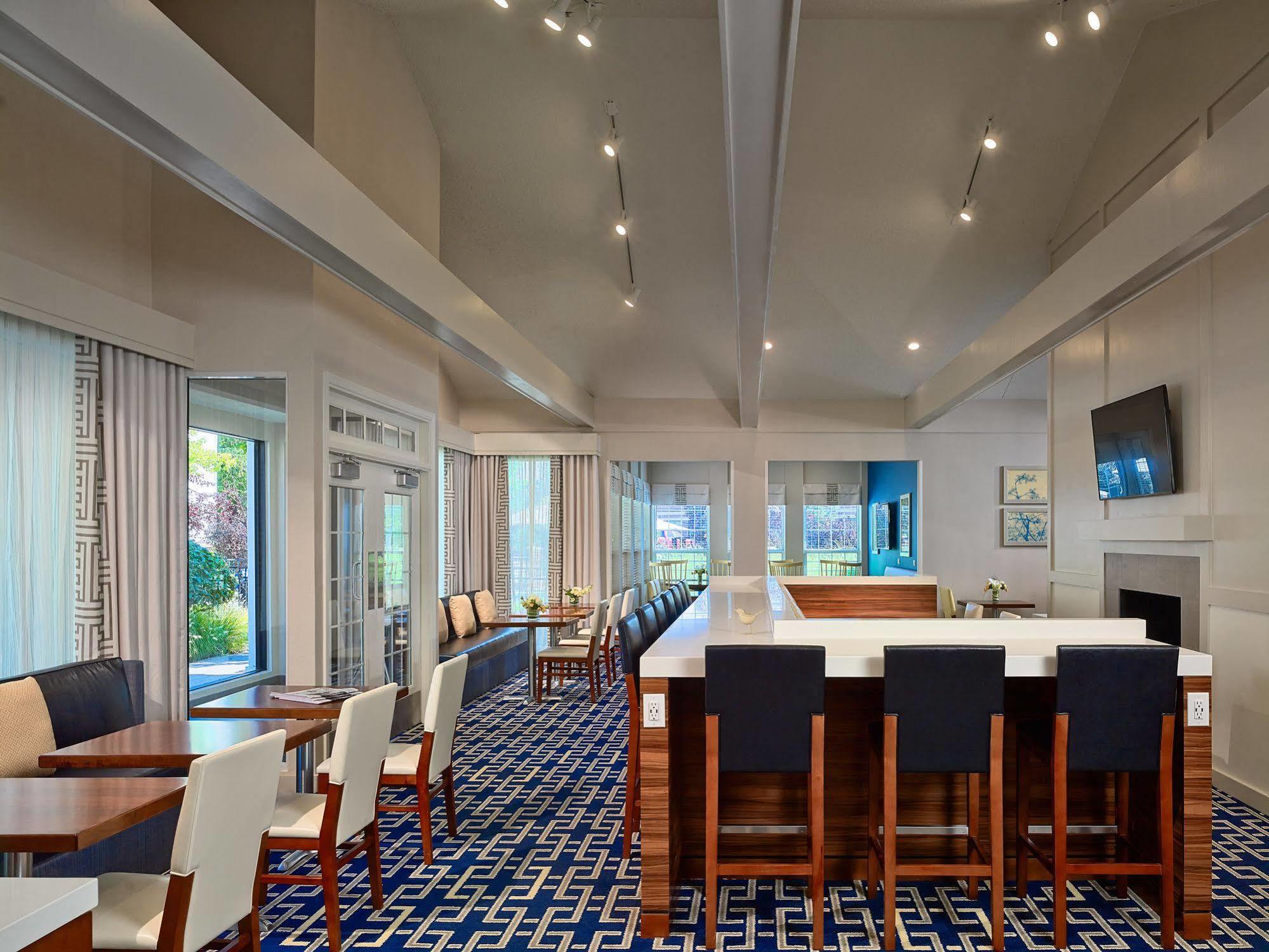 Sonesta Simply Suites Cleveland Airport Middleburg Heights Esterno foto
