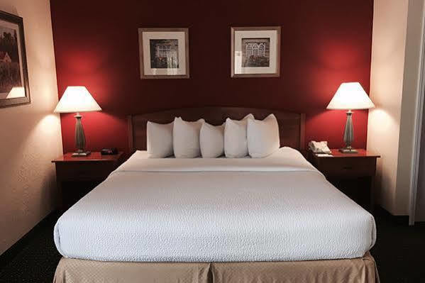 Sonesta Simply Suites Cleveland Airport Middleburg Heights Esterno foto