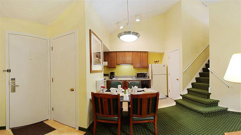 Sonesta Simply Suites Cleveland Airport Middleburg Heights Esterno foto